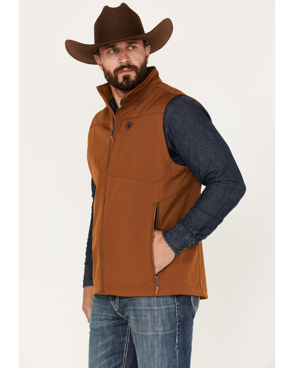 ARIAT MEN'S LOGO 2.0 SOFTSHELL VEST CHESNUT