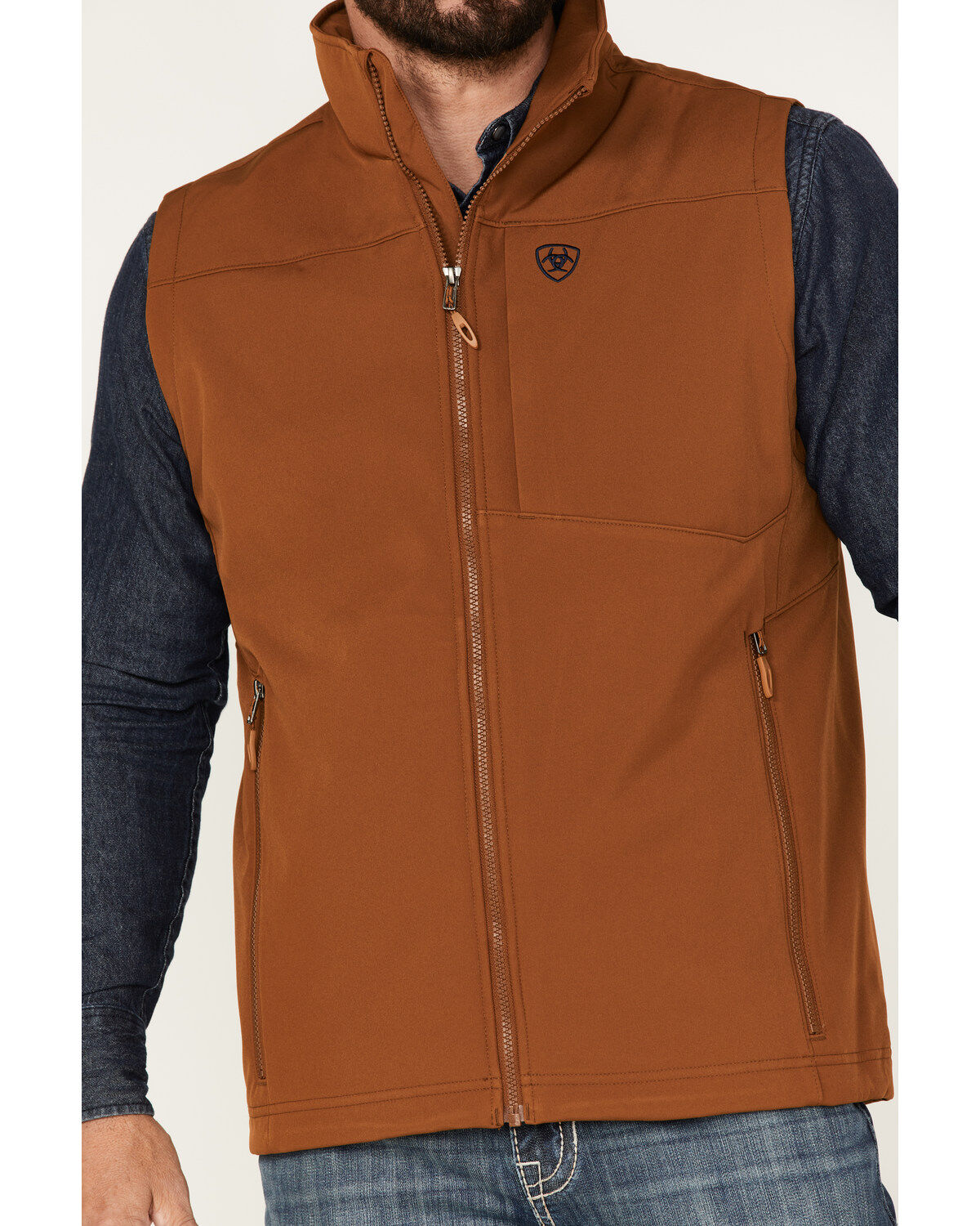 ARIAT MEN'S LOGO 2.0 SOFTSHELL VEST CHESNUT
