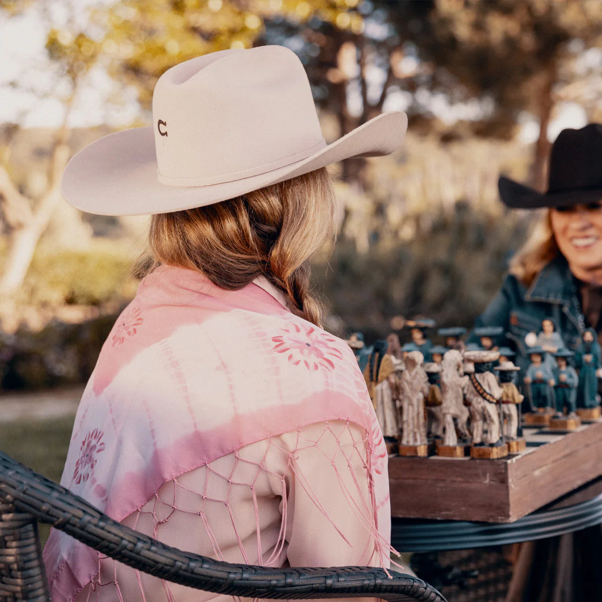 CHARLIE 1 HORSE THE COWGIRL HAT