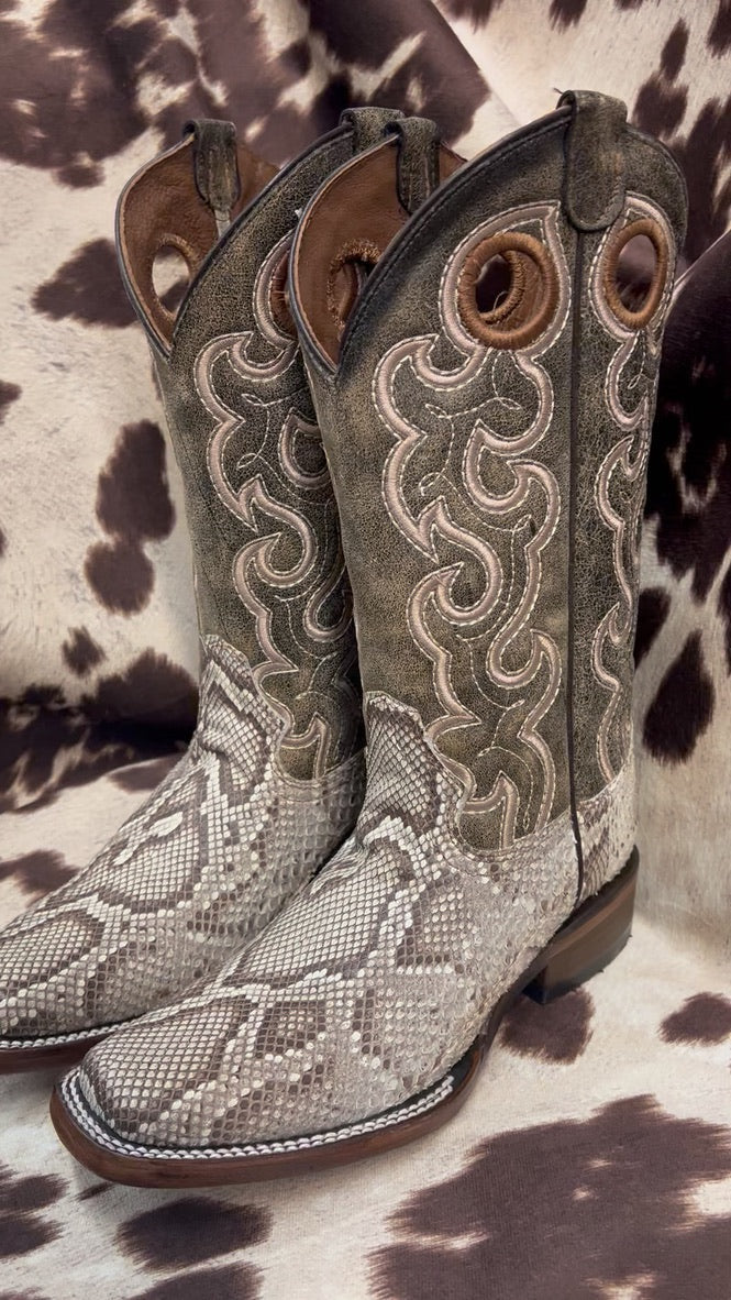 LADIES CIRCLE G NATURAL LEATHER BOOT HANDCRAFTED EMBROIDERY L8003